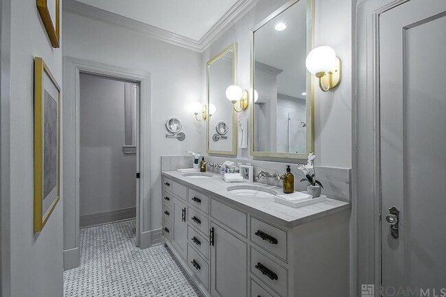 Building Photo - 2221 Olive St