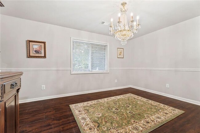 Building Photo - 4040 Summit Dr