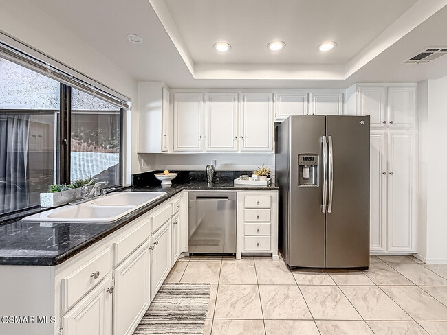 Building Photo - 655 Arroyo Oaks Dr