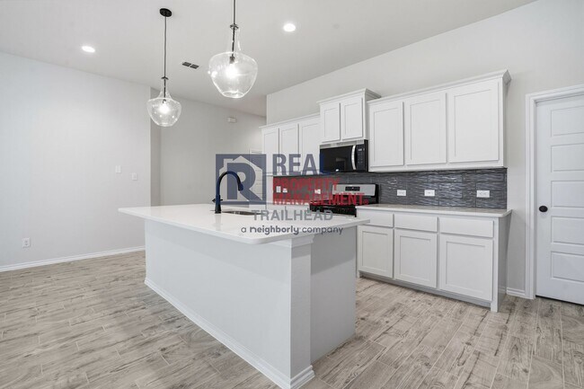 Building Photo - Inviting 3-Bedroom Home with Covered Patio