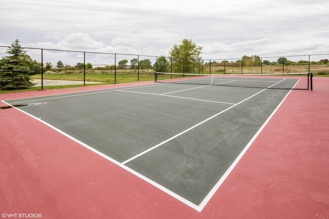 Building Photo - 605 Brook Ct