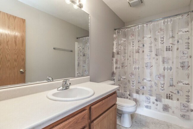 Building Photo - FANTASTIC LOCATION!! 3 Bed, 2.5 Bath Home in Waukee