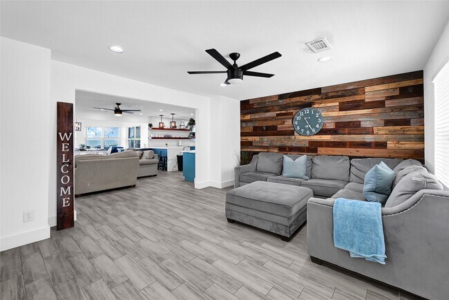 Building Photo - 8010 Ocean Dr