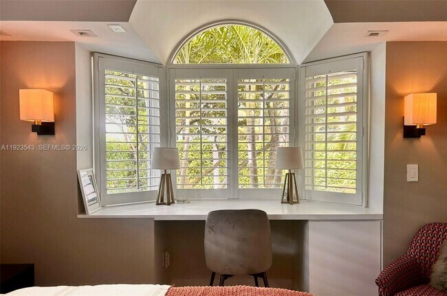 Building Photo - 375 Harbor Ct