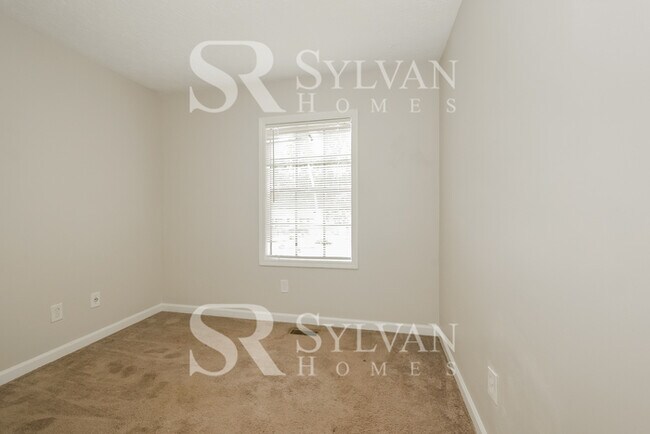 Building Photo - Immerse yourself in comfort and convenience