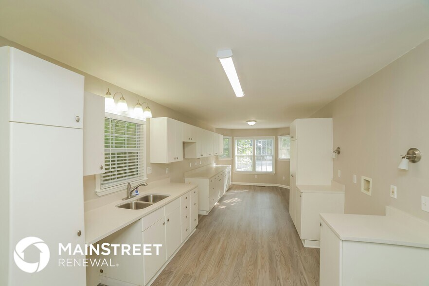 Building Photo - 157 Amber Ln