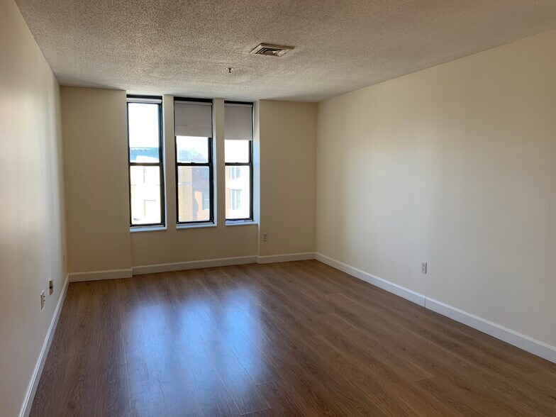 Building Photo - 1126 Boylston St