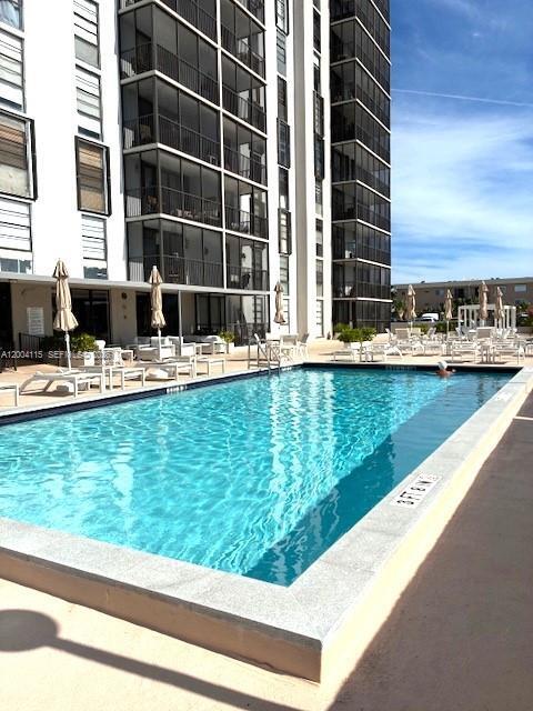 Building Photo - 2500 NE 135th St