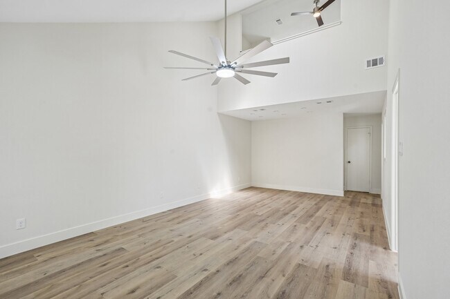 Building Photo - 2861 Panagard Dr