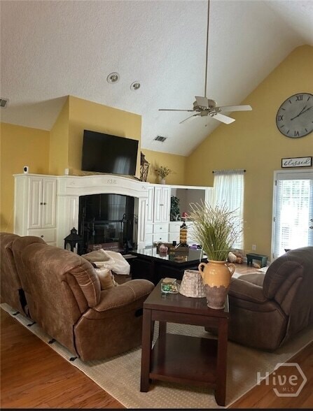 Building Photo - 111 Meadowlark Cir