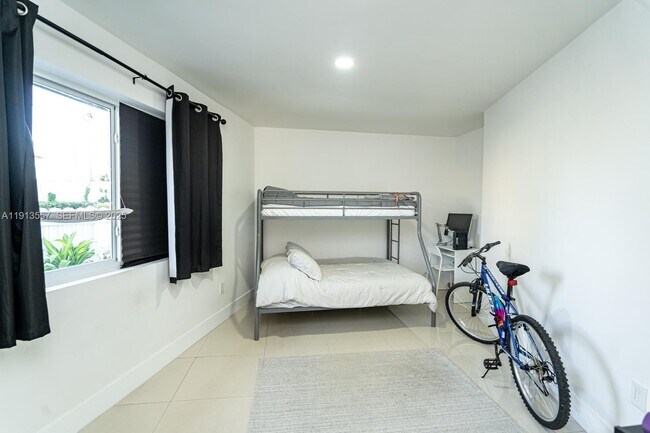 Building Photo - 2388 NE 173rd St