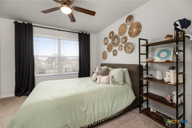 Building Photo - 2043 Cowan Dr