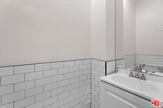 Building Photo - 9689 W Olympic Blvd