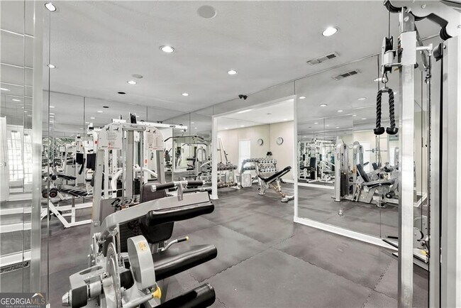 Building Photo - 1110 Pine Heights Dr NE