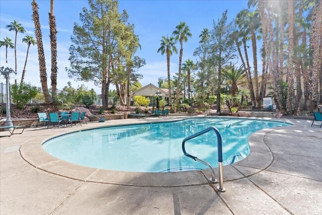 Building Photo - Bright, Modern 2 Bedroom Upstairs Condo, Community Pool, Gated, Covered Parking