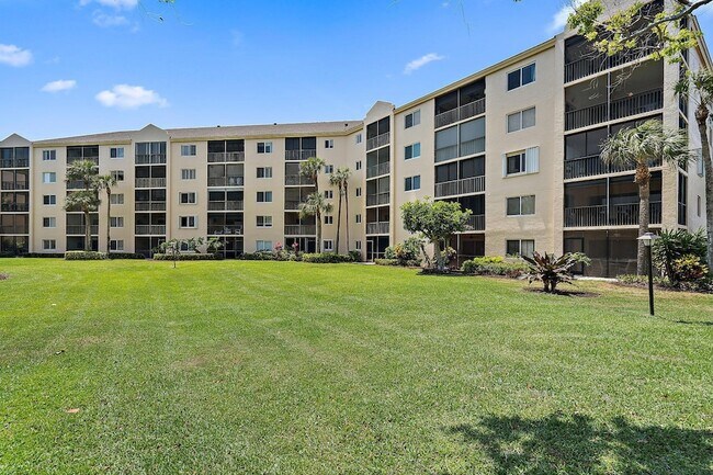 Building Photo - 275 Palm Ave