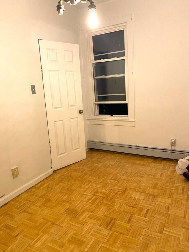 Building Photo - 37 Logan Ave