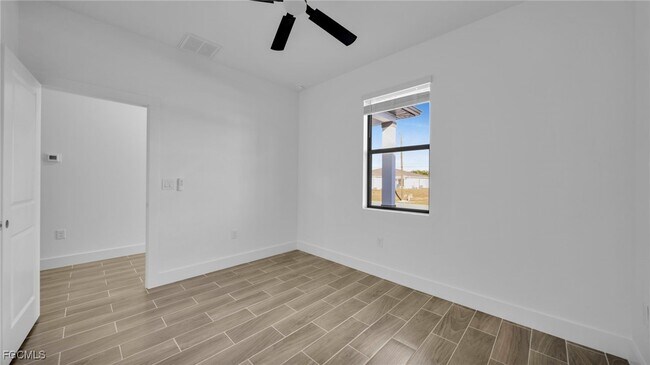 Building Photo - 704 Homer Ave S