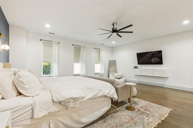 Building Photo - 10630 Greengarden Rd