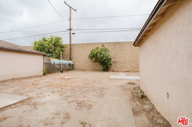 Building Photo - 5917 Bartmus St