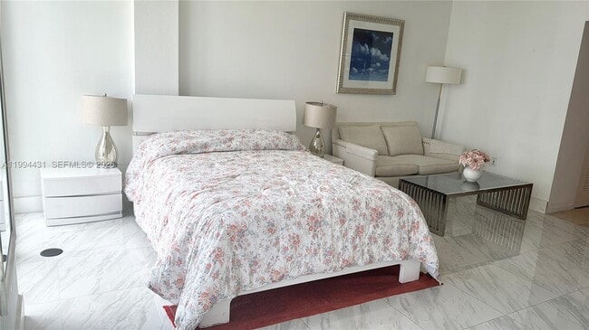 Building Photo - 10275 Collins Ave