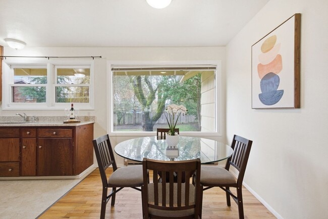 Building Photo - 3 Bedroom House in Southwest Eugene