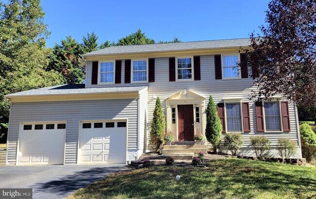 Building Photo - 33 Christopher Way