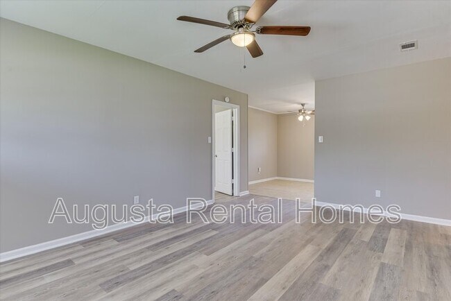 Building Photo - 623 Aiken St