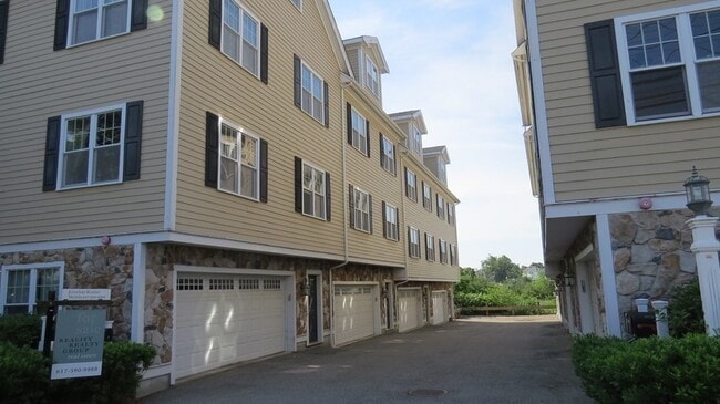 Primary Photo - 75 Brackett St