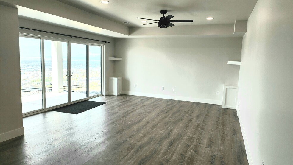 Building Photo - 616 S Miller Ave
