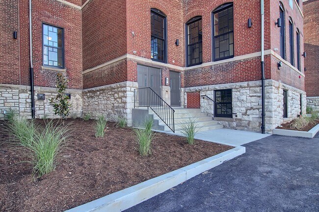 Building Photo - Skin that Sparkles