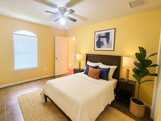 Building Photo - Spacious 4-bedroom, 3-bath home in desirab...