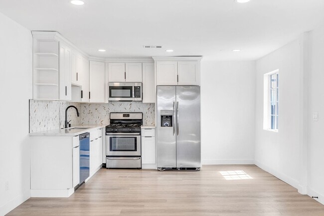 Building Photo - Fully Remodeled 4-Bed 2-Bath Home in Prime...