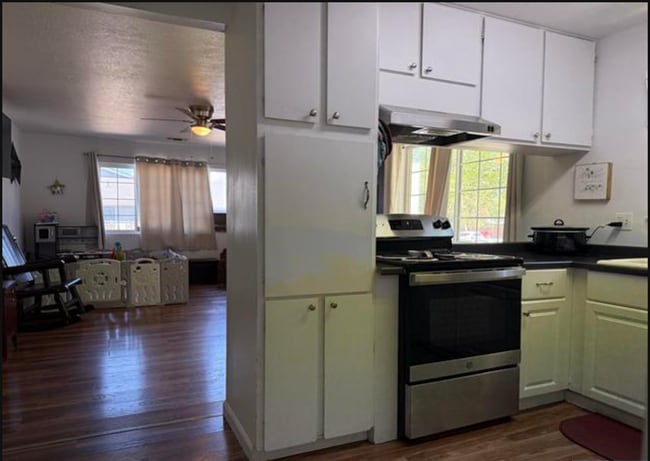 Building Photo - 328 Minckler Ave