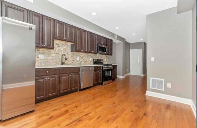 Building Photo - 1112 Rutland Ave