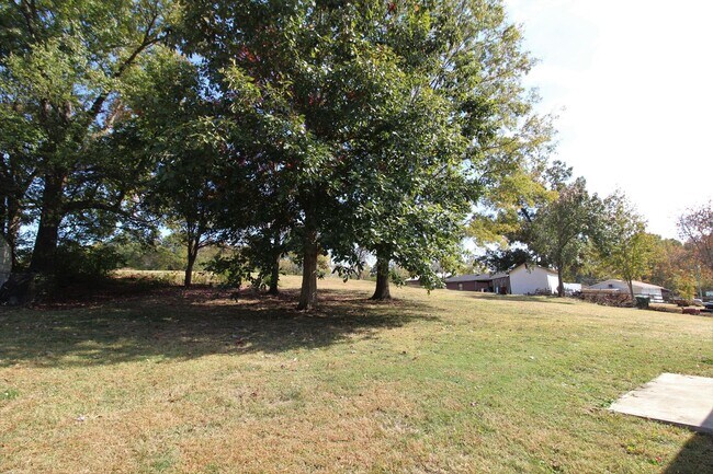 Building Photo - (Coming Soon) Cute 3 bedroom Brick Ranch in Unionville!