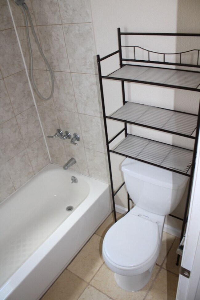 Building Photo - 507 Chabre Ct