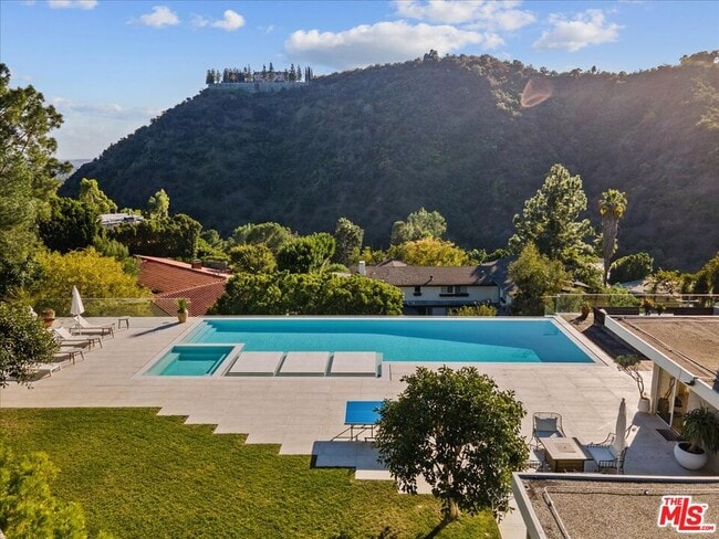 Building Photo - 1650 Clear View Dr