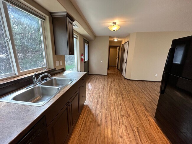 Building Photo - 2100 N Chestnut St