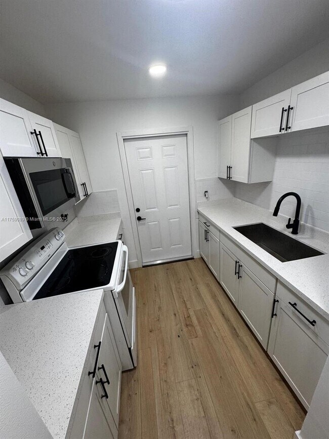 Building Photo - 2649 Van Buren St