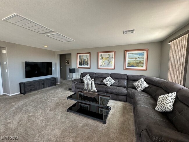 Building Photo - 745 Shiva St