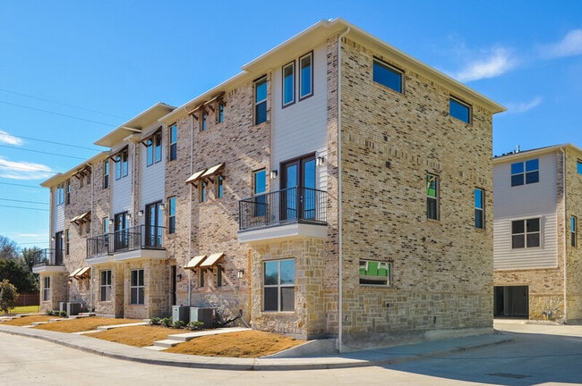 Building Photo - 736 N Plano Rd