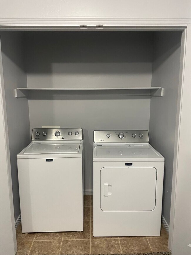 Building Photo - SMV-664 B