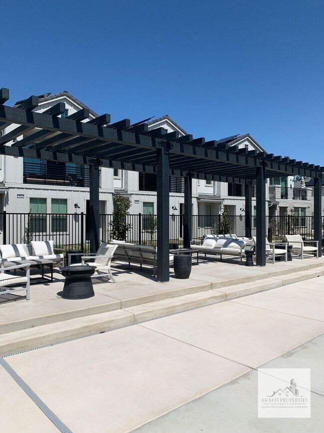 Building Photo - 490 W Mahogany Ln