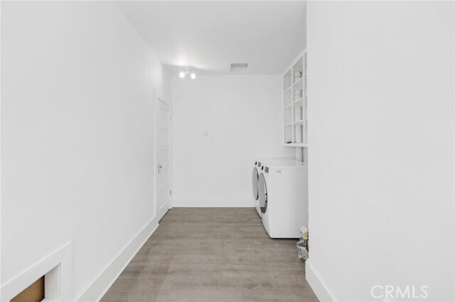 Building Photo - 550 N Kenmore Ave