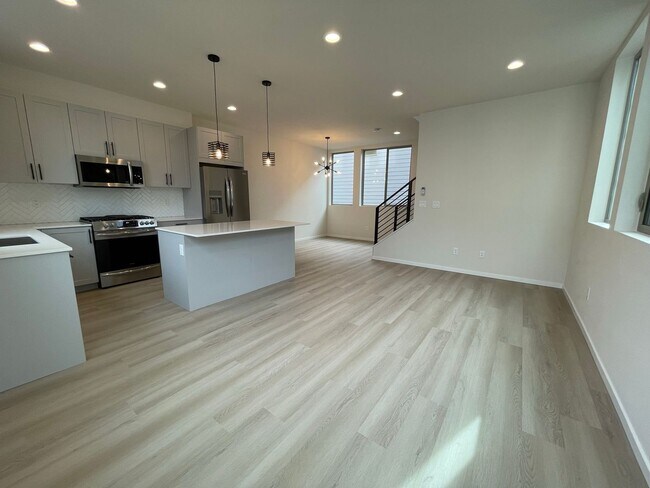 Building Photo - 2Bd/1.75Ba Seattle Townhouse