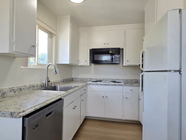 Building Photo - 3579 Agate Dr
