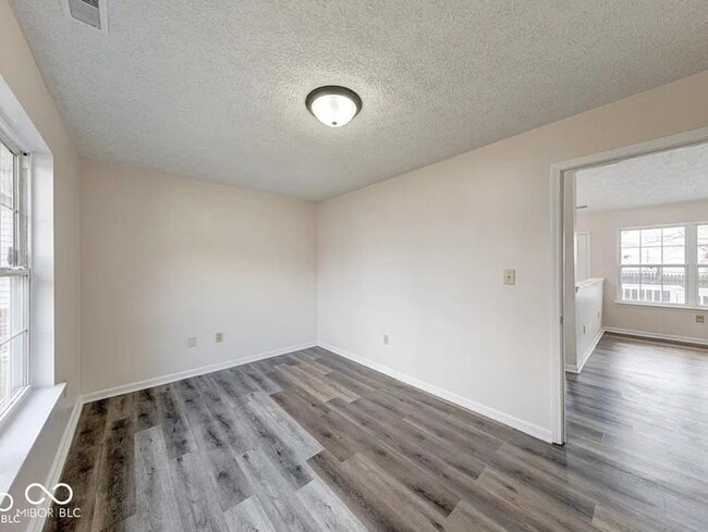 Building Photo - 7621 Orchard Village Dr
