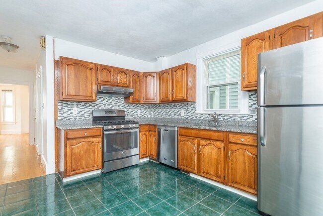 Primary Photo - 43 Buttonwood St