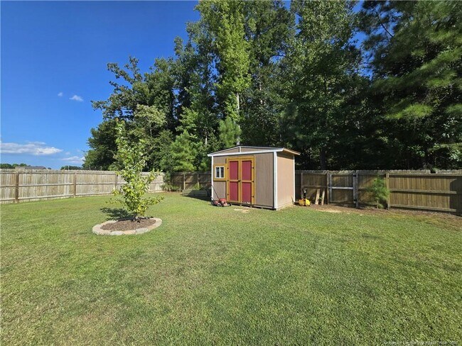 Building Photo - 410 Sedgefield Dr